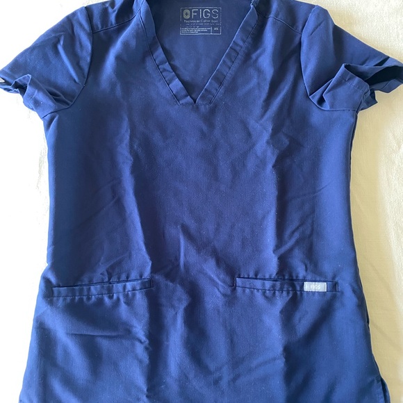 SOLD — Set of 5 FIGS scrub tops (XS) — EXCELLENT CONDITION - Picture 2 of 6